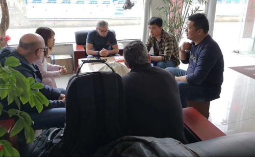 會(huì)議討論.jpg 會(huì)議討論.jpg